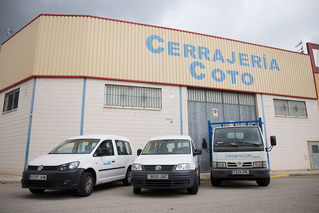 Vehicles i nau de Coto Carpintería Metálica